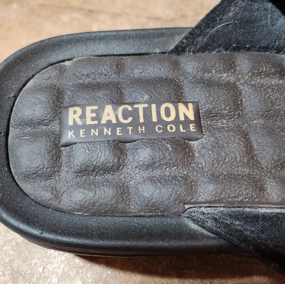 Kenneth Cole Reaction flip flops - Picture 4 of 8